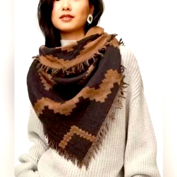 Wilfred Accessories - NWOT. Wilfred diamond mosaic scarf in camel and dark brown..